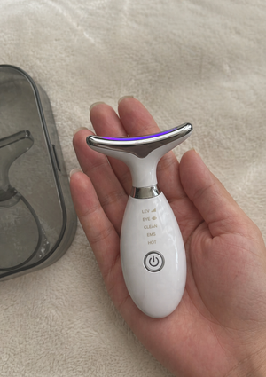 Chloe Adams review image